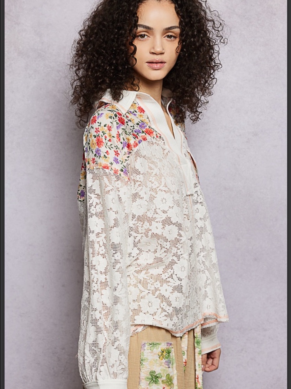 155 ❤️POL V neck floral lace top - Picture 3 of 4